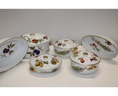 A selection of Royal Worcester Evesham ware 