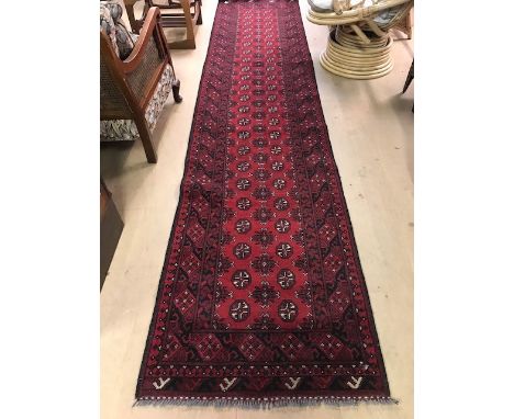 Red ground runner, approx 380cm x 83cm