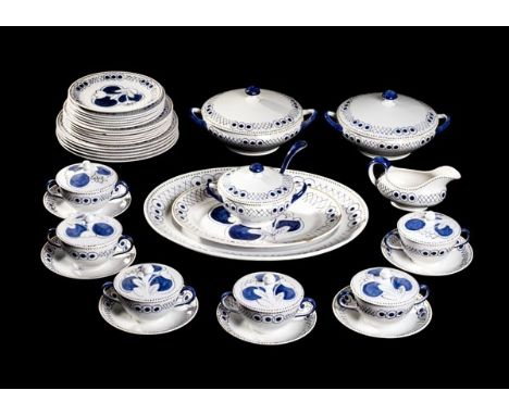 *Clarice Cliff. A Vanessa Bell 'Bloomsbury' pattern part dinner service produced for Clarice Cliff, Wilkinson Ltd, circa 1930