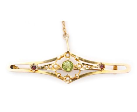 A 15ct peridot, seed pearl and amethyst bar brooch the pierced frame centred by seed pearls and collar set round brilliant cu