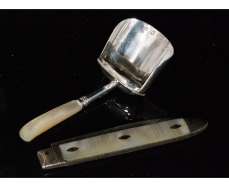 A Georgian hallmarked silver caddy spoon modelled as a shovel and terminating in mother of pearl handle, Birmingham 1810, Coc