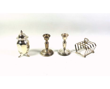 George V silver sugar caster, of rounded octagonal form, with a gadrooned rim and 3 hoof feet, by Ernest Druiff & Co., Birmin