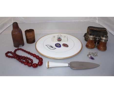 A Worcester porcelain gilt porcelain cake stand and slice, together with a pair of French horse racing binoculars 'The Goodwo