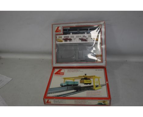 A BOXED 00 GAUGE LIMA OPERATING CONTAINER TERMINAL plus boxed 00 Gauge Automatic Car Unloader.