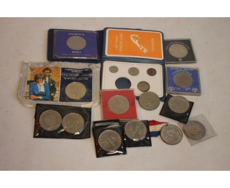 A COLLECTION OF ASSORTED COINS, to include  Bermuda 1970 first decimal coin set, Queen Mother Five pound Crown in pack etc