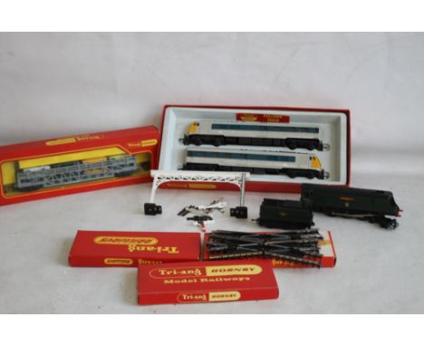 A BOXED HORNBY R555C PULMAN TRAIN SET, BOXED HORNBY WINSTON CHURCHILL STEAM LOCOMOTIVE AND TENNER (4-6-2)  'OO GAUGE',  boxed