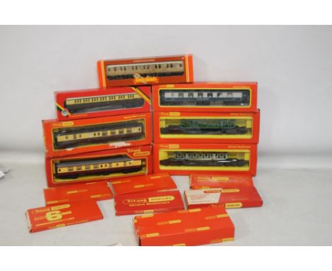 FIVE BOXED HORNBY RAILWAY CARRIAGES 'OO GAUGE' to include R.479 LNER Sleeping Car, R.230 Pulman Car Golden Arrow, R 429 GWR C