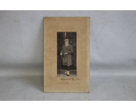 A FULL LENGTH PHOTOGRAPH OF KING EDWARD VII IN A KILT, signed Edward R, 1904, 31 cm x i9 cm including mount