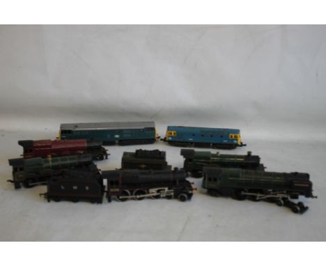 FIVE UNBOXED OO STEAM LOCOMOTIVES, two with tenders mainly Hornby 4-6-0, 4-6-0,4-6-2, 4-6-0 and 4-6-2. together with two Dies