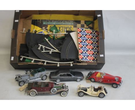 FIVE UNBOXED 1:18 SCALE CARS BY FRANKLIN MINT, SCHARAK ETC., A/F together with a part vintage Scalextric set (no cars include