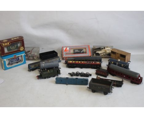 BOXED OF GAUGE (MAINLY 00 GAUGE) ROLLING STOCK AND PARTS, to include GWR tank locomotive (unboxed) and two boxed covered wago