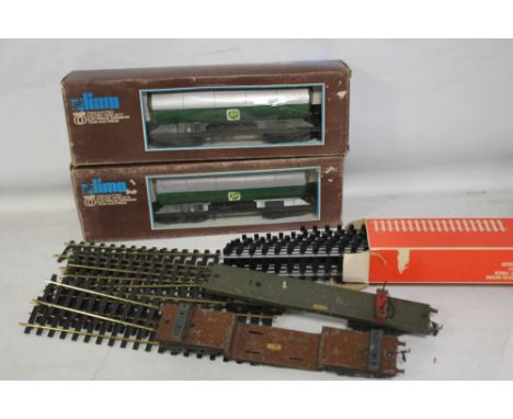 A PAIR OF 0 GAUGE LIMA BP TANKERS 6766, plus two boxes of Lima 0 Gauge track.