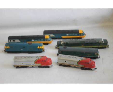 A SELECTION OF FIVE UNBOXED LOCOMOTIVES - three Hornby, one Lima and one Santa Fe Set.