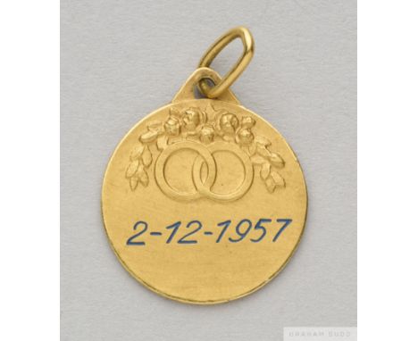 A .750 gold & enamel medal from the Ottorino Barassi Collection, the obverse with joined rings below laurel and dated in enam