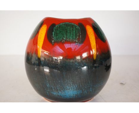 Poole pottery vase Height 19 cm 