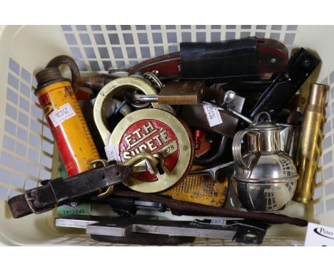 Box of oddments to include; vintage keys, locks, penknives etc. (B.P. 21% + VAT) 