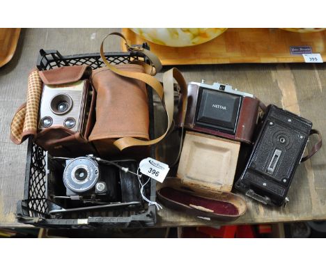 Small box containing vintage cameras including a Brownie Flash IV, Coronet, Brownie Reflex camera, Nettar, Soho Cadet.(B.P. 2