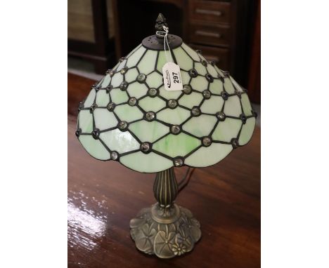 Modern Tiffany style table lamp having green shade on a bronzed finish base. (B.P. 21% + VAT) Appears in good useable conditi
