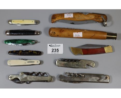 Box of assorted vintage and other penknives and similar bladed items. (B.P. 21% + VAT) 