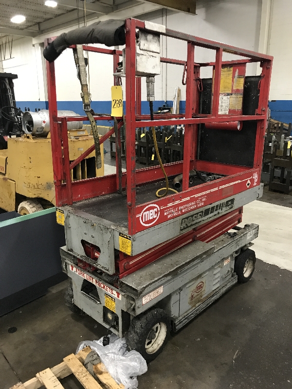 Mec Electric Scissor Lift, Model 1632, Capacity: 500 lbs., Lift Height: 16'