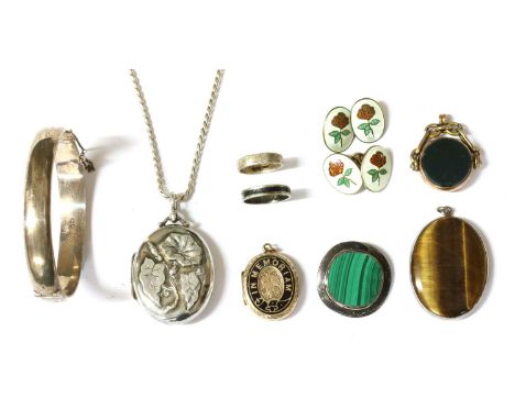A quantity of jewellery, to include a Victorian sterling silver locket, with flower and leaves in relief, Birmingham 1881, a 