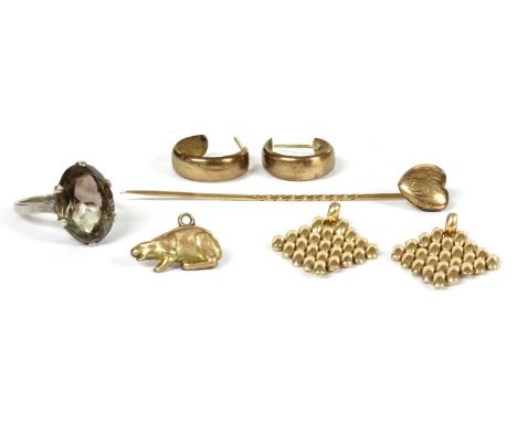 A quantity of jewellery, to include a pair of 9ct gold lozenge shaped brick link earrings, with post fittings, common control