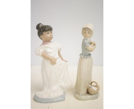 Nao figure together with golden memories from the Lladro family of products figure of a young girl 