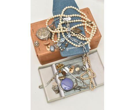 A COLLECTION OF EARLY TO MID 20TH CENTURY JEWELLERY, to include a Ruskin brooch stamped Ruskin to reverse, a shell cameo whit