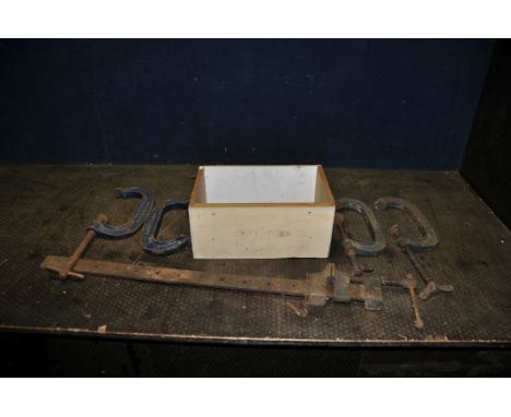 A TRAY CONTAINING RECORD AND WODEN CLAMPS including two 6, two C65 and a 70cm sash cramps (5)