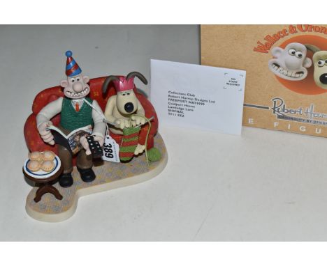 A BOXED ROBERT HARROP DESIGNS 'THE RADIO TIMES CHRISTMAS EDITION' WALLACE AND GROMIT FIGURE GROUP, WGCS09, limited edition 37