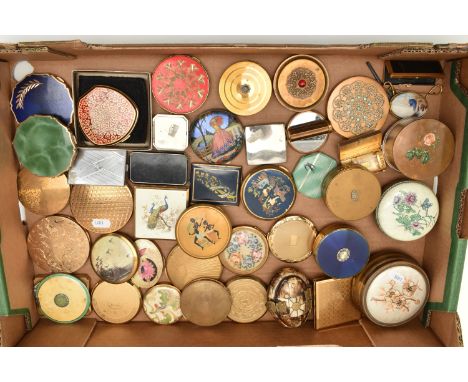 A LARGE SELECTION OF COMPACTS ETC., to include 6 trinket boxes, a Stratton lipstick holder and mirror, a Coty miniature perfu