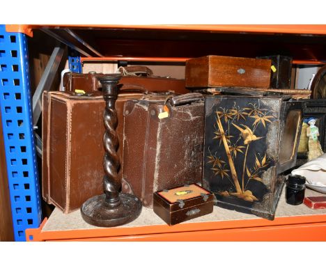 A GROUP OF VINTAGE SUNDRIES, to include an American Dietz storm lantern, four hatpins with military badge/button ends, a smal