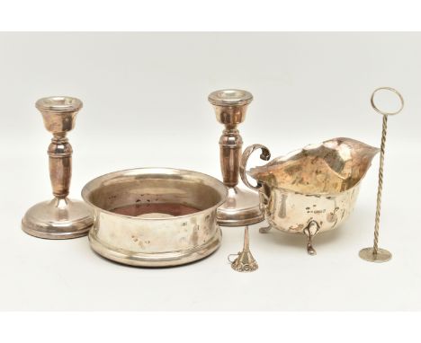 A SELECTION OF MAINLY SILVERWARE, to include a pair of silver dwarf candlesticks, hallmark for Birmingham 1972, a silver and 