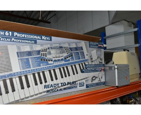 A SELECTION OF ELECTRICAL AND SUNDRIES, to include Bontempi electric keyboard with sixty one professional keys, two vintage S