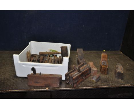 A TRAY CONTAINING VINTAGE WOODEN PLANES including coffin planes by Sorby and A.Ward etc and moulding planes by Rabone, Onions