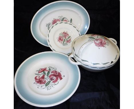 A quantity of Susie Cooper 'Tigerlily' pattern dinner wares to include tureen, serving plate, four side plates and five dinne