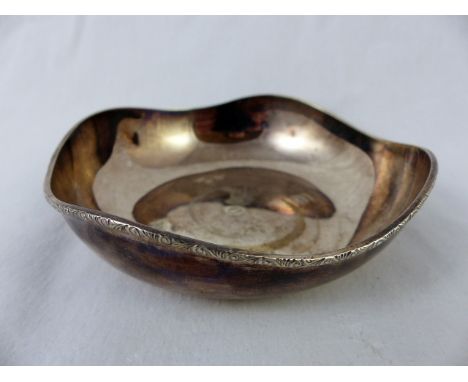 Silver shallow coin bowl Jubilee head, Sheffield 1977, 85g