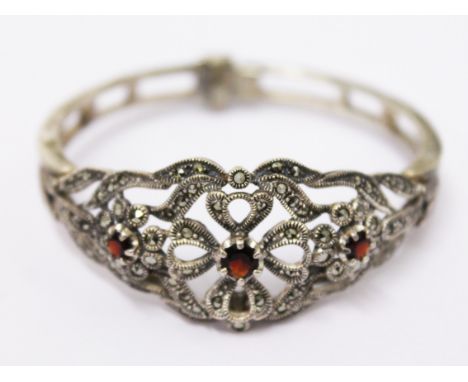 A silver bangle marked 925. Diam.  6cm