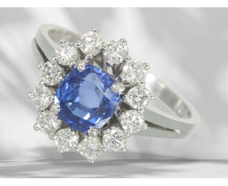 Ring: weißgoldener vintage Saphir/Brillant-Blütenring, ca. 1,83ct: Ca. Ø17mm, RG54, ca. 5,4g, 18K Weißgold, Ringkopf in Blüte