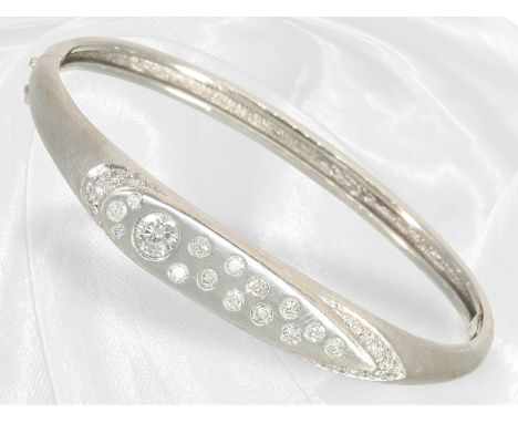 Armreif: vintage Brillant-Goldschmiedearmreif aus 18K Weißgold, ca. 1,3ct Brillanten: Ca. Ø60mm, ca. 25,4g, 18K Weißgold, ova