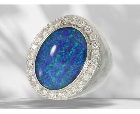 Ring: Weißgoldener, sehr großer und dekorativer Opal-Brillant-Goldschmiedering, ca. 1,3ct Brillanten: Ca. Ø21mm, RG65, ca. 26
