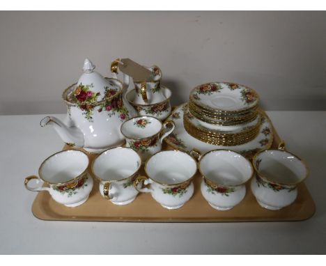 A tray of twenty two piece Elizabethan English Garden tea service 