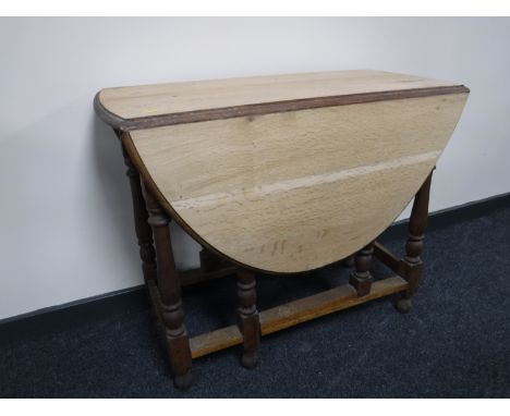 An oak gate leg table 