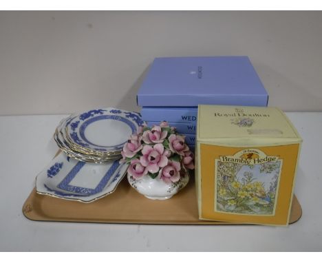 A tray containing six boxed Wedgwood calendar plates, a Royal Doulton Bramley Hedge tea cup and saucer, a Royal Albert Lavend