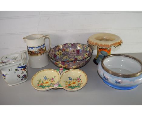 MIXED LOT: VARIOUS CERAMICS TO INCLUDE CROWN DUCAL FLORAL DECORATED BOWL, A PALLASEY SALAD BOWL, AN ARTHUR WOOD FLOWER VASE A