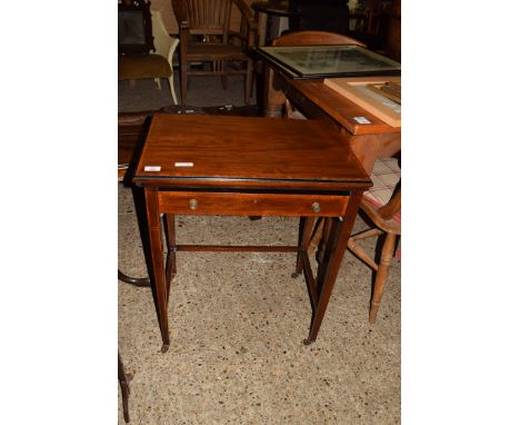 EDWARDIAN MAHOGANY CARD TABLE WITH REVOLVING BAIZE LINED TOP