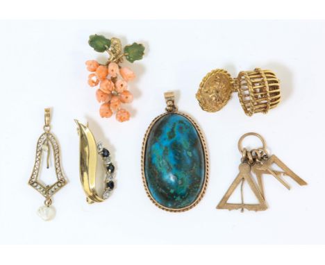 Selection of vintage jewellery including a birdcage charm, a Masonic charm, a seed pearl pendant, a sapphire and diamond broo