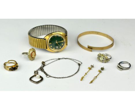 A group of costume jewellery and a Timex wristwatch, with four costume rings, a 9 ct bangle with a metal core, a pair of earr