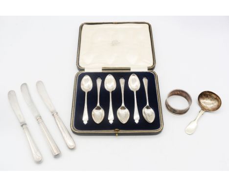 A cased set of six George V silver teaspoons, with pointed terminals, hallmarked by Roberts & Belk, Sheffield, 1925, weight a