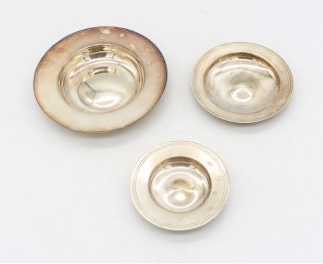 An Elizabeth II silver small trinket dish, of armada style shape, hallmarked by Carrs, Sheffield, 2000, approx. 12.7cm diamet